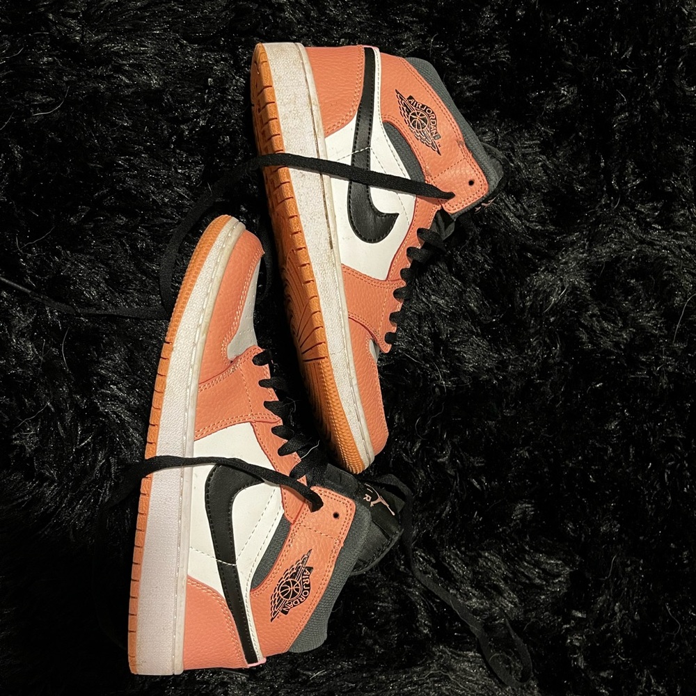 Peach air Jordan’s authentic!!